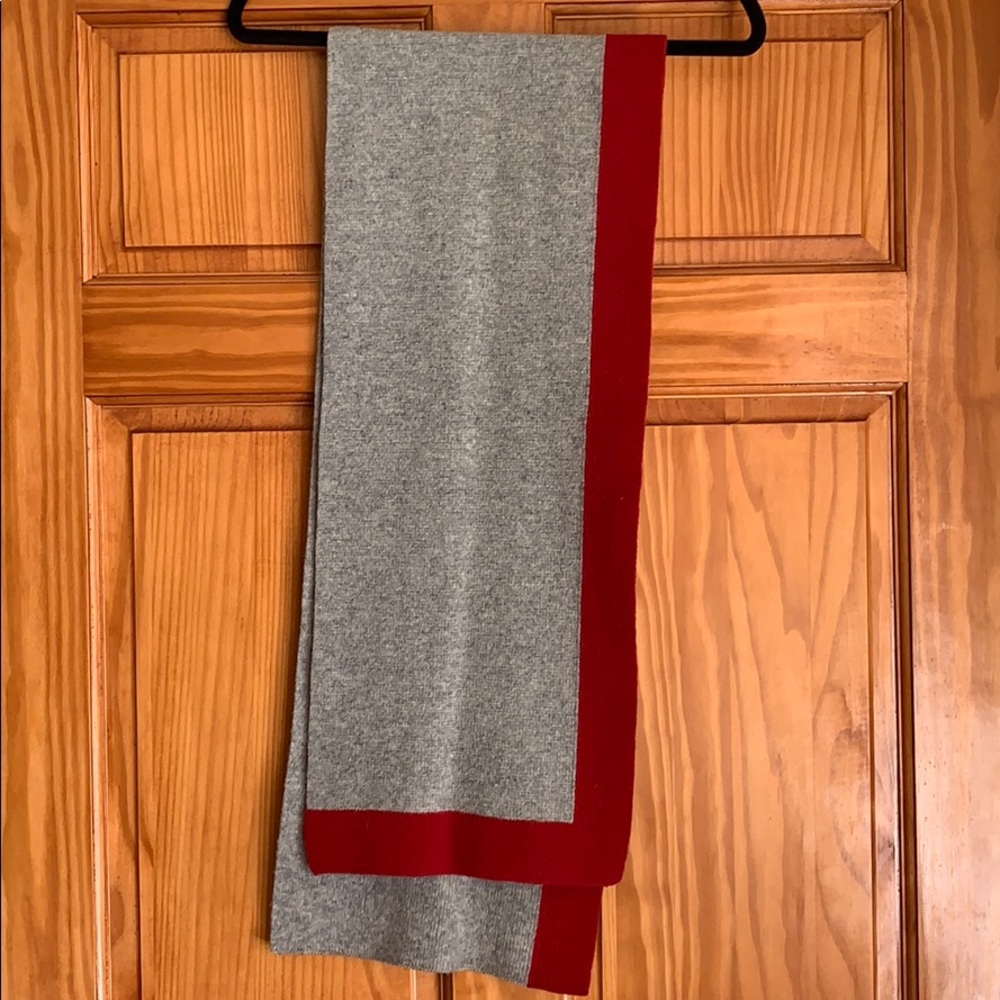 Gap Men’s Grey With Red Edge Lambswool Scarf